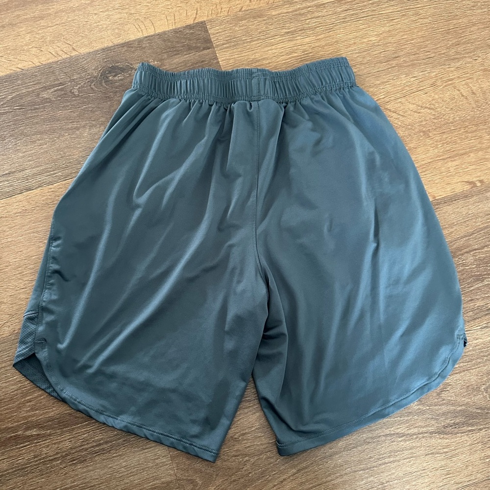 Under Armour Men's Medium Gray Athletic Shorts - Picture 5 of 6